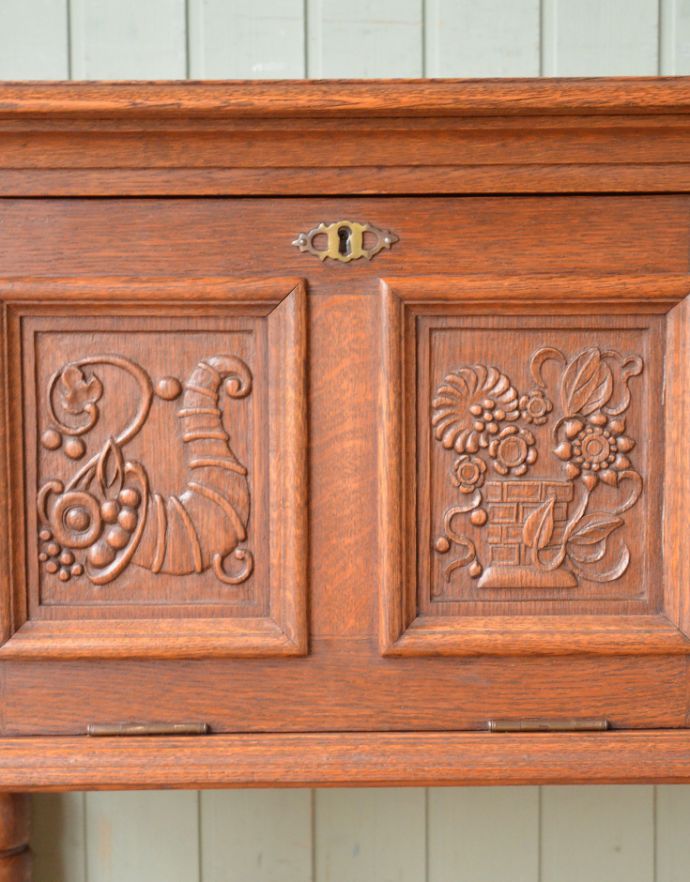 アンティークのキャビネット アンティーク家具 フランスの彫りの装飾が優雅なアンティーク家具、オーク材の木製コファ。繊細で美しい彫刻です。(j-1638-f)