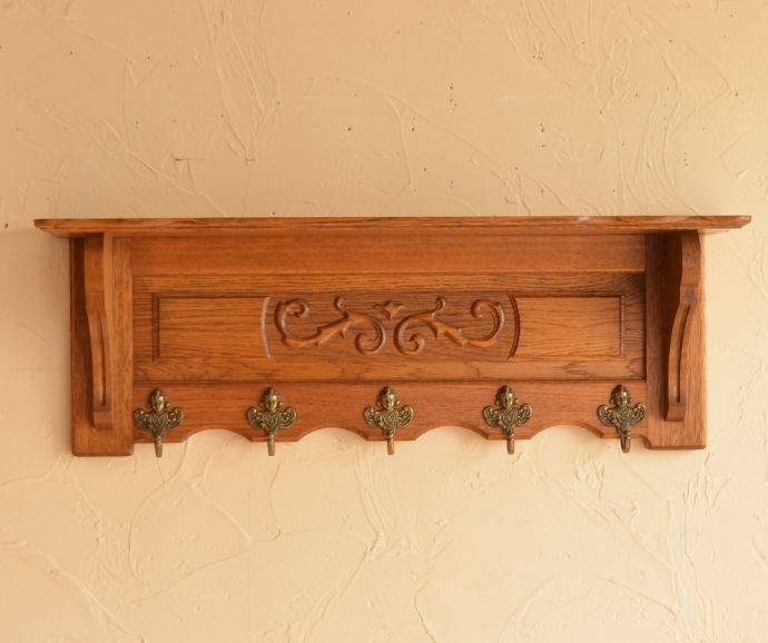ウォールシェルフ・ウォールハンガー　アンティーク家具　フランスアンティークの壁付け家具、装飾が美しいウォールハンガー（壁付けシェルフ）。木製で存在感のある本格的なインテリアです。(j-1640-f)