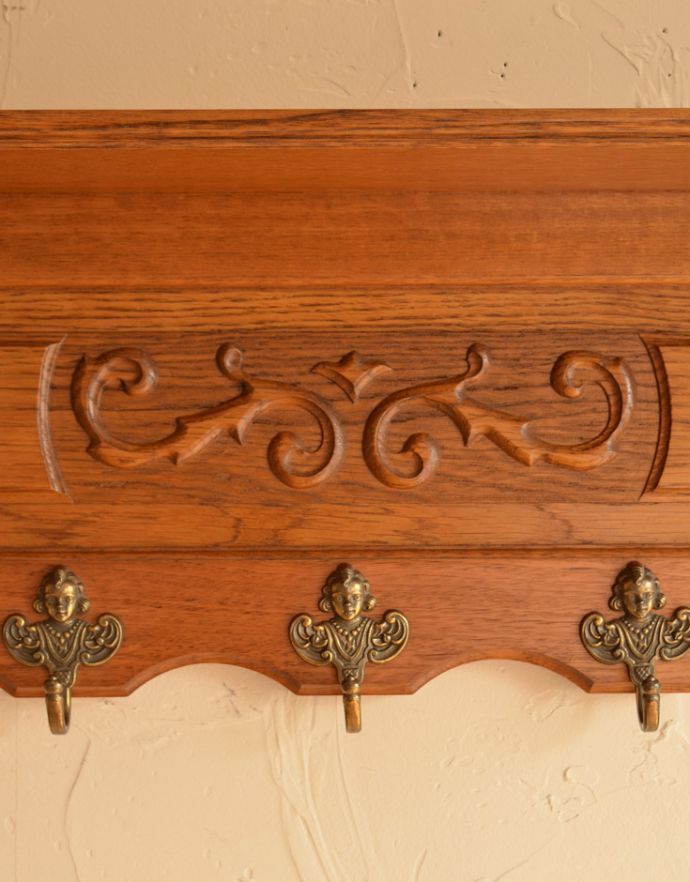 ウォールシェルフ・ウォールハンガー　アンティーク家具　フランスアンティークの壁付け家具、装飾が美しいウォールハンガー（壁付けシェルフ）。どこから見ても丁寧に彫りの装飾が施してあります。(j-1640-f)