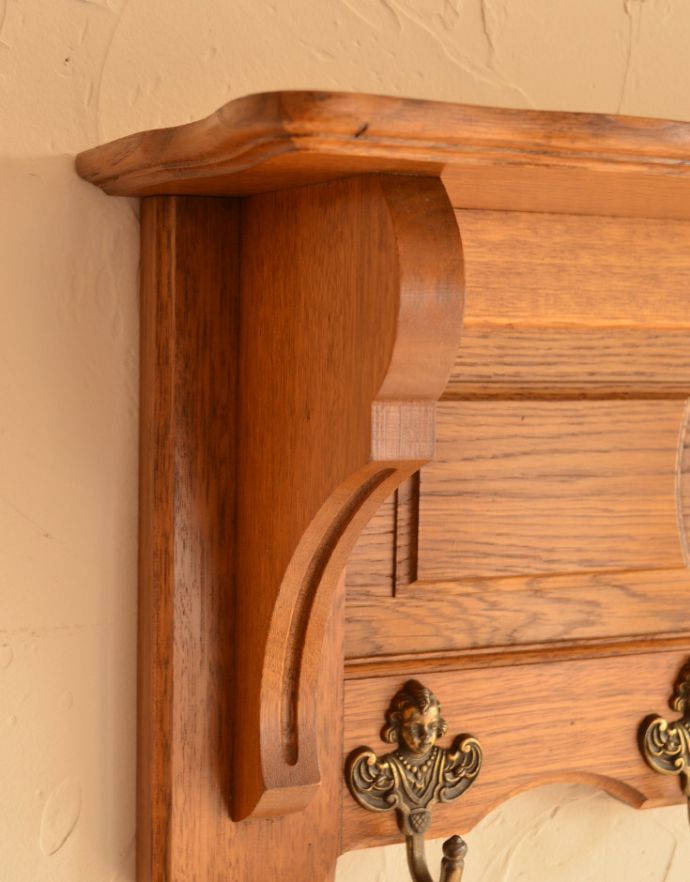 ウォールシェルフ・ウォールハンガー　アンティーク家具　フランスアンティークの壁付け家具、装飾が美しいウォールハンガー（壁付けシェルフ）。棚受けも木製なので、どこか高級感が漂います。(j-1640-f)