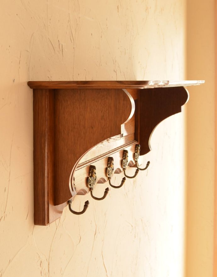 ウォールシェルフ・ウォールハンガー　アンティーク家具　フランスアンティークの壁付け家具、装飾が美しいウォールハンガー（壁付けシェルフ）。横から見ても美しいデザインです。(j-1640-f)