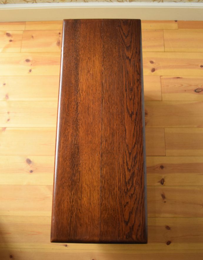 マガジンラック　アンティーク家具　テーブル付の便利なマガジンラック、イギリスのアンティーク家具。長方形の天板で、使い勝手がいいですよ。(j-1641-f)