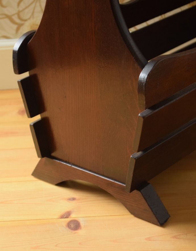 マガジンラック　アンティーク家具　テーブル付の便利なマガジンラック、イギリスのアンティーク家具。しっかりメンテナンスしてありますのでご安心ください。(j-1641-f)