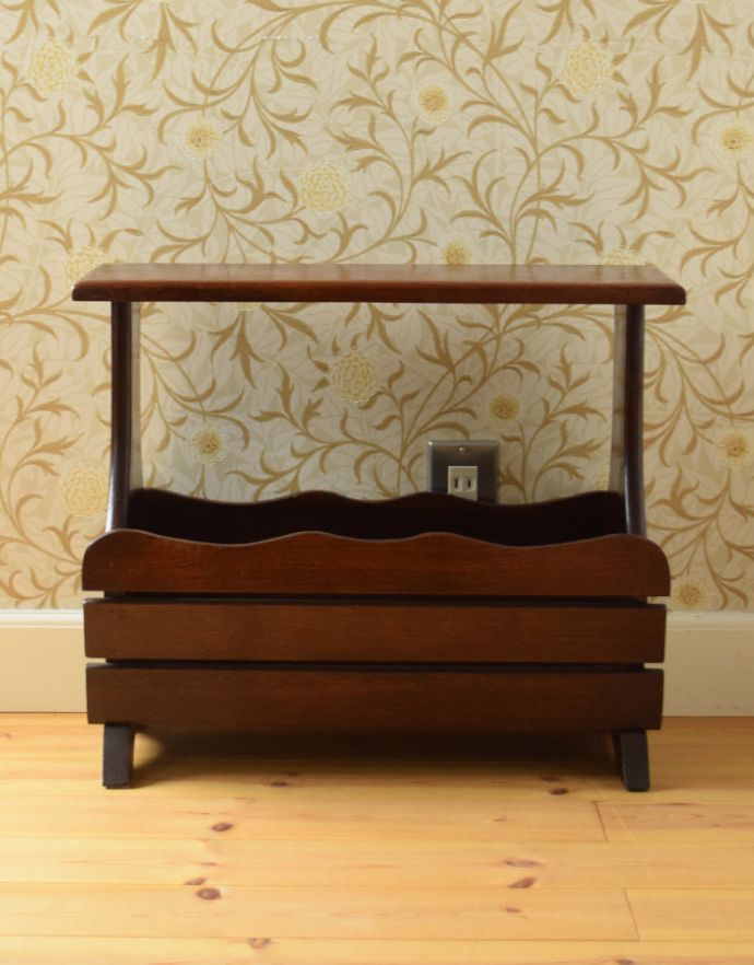 マガジンラック　アンティーク家具　テーブル付の便利なマガジンラック、イギリスのアンティーク家具。きちんとメンテナンスしてあるので、裏側もキレイです。(j-1641-f)