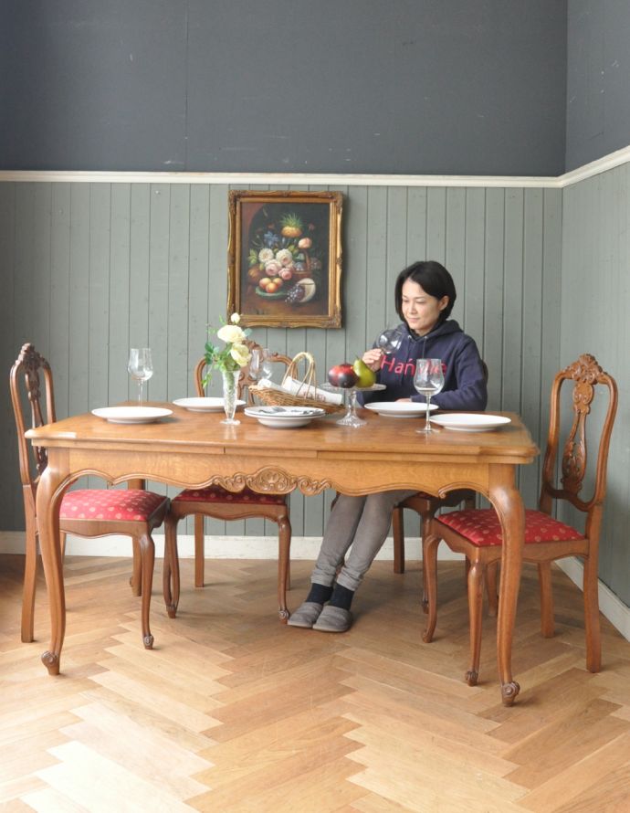 ロイドテーブル　アンティーク家具　アンティークダイニングテーブル（伸張式）。伸ばさずに使っても充分な大きさ。(j-1647-f)