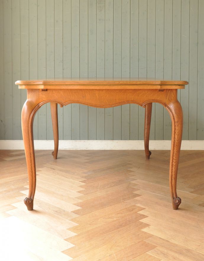 ロイドテーブル　アンティーク家具　アンティークダイニングテーブル（伸張式）。脚の美しさが自慢のテーブル！サイドから見るとこんな感じです。(j-1647-f)