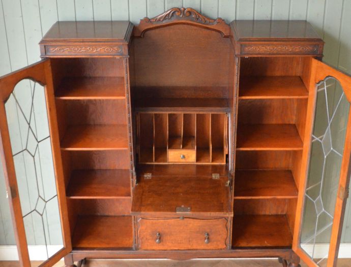 サイドバイサイド　アンティーク家具　イギリスで見つけた便利なアンティーク家具、本棚とデスクが一つになったサイドバイサイド 。ビューローの中にも収納スペースが。(j-1654-f)