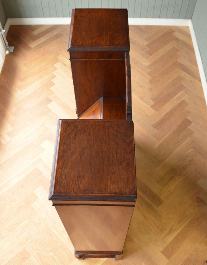 サイドバイサイド　アンティーク家具　イギリスで見つけた便利なアンティーク家具、本棚とデスクが一つになったサイドバイサイド 。天板も木目がとってもキレイです。(j-1654-f)