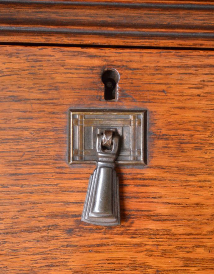 サイドバイサイド　アンティーク家具　イギリスで見つけた便利なアンティーク家具、本棚とデスクが一つになったサイドバイサイド 。ビューローはこちらの取っ手で開閉してください。(j-1654-f)