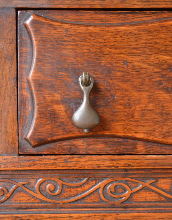 サイドバイサイド　アンティーク家具　イギリスで見つけた便利なアンティーク家具、本棚とデスクが一つになったサイドバイサイド 。引き出しには使い勝手の良いドロップタイプの取っ手が下がっています。(j-1654-f)