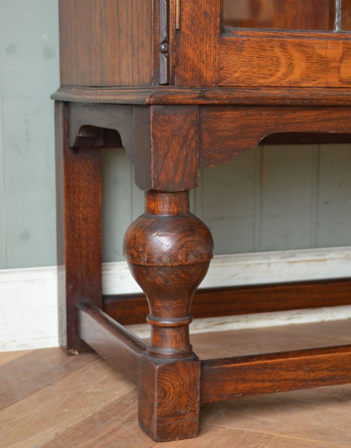 サイドバイサイド　アンティーク家具　イギリスで見つけた便利なアンティーク家具、本棚とデスクが一つになったサイドバイサイド 。安定感のある脚がしっかり支えます。(j-1654-f)