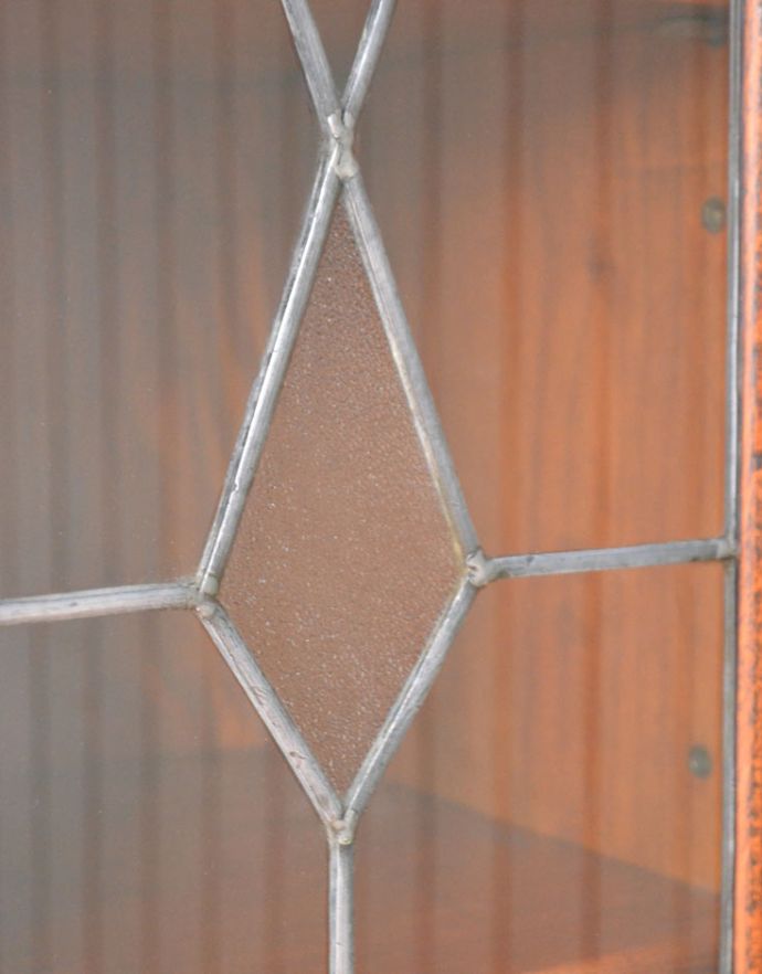 サイドバイサイド　アンティーク家具　イギリスで見つけた便利なアンティーク家具、本棚とデスクが一つになったサイドバイサイド 。ステンドグラスと同じケイムで仕上がっています。(j-1654-f)