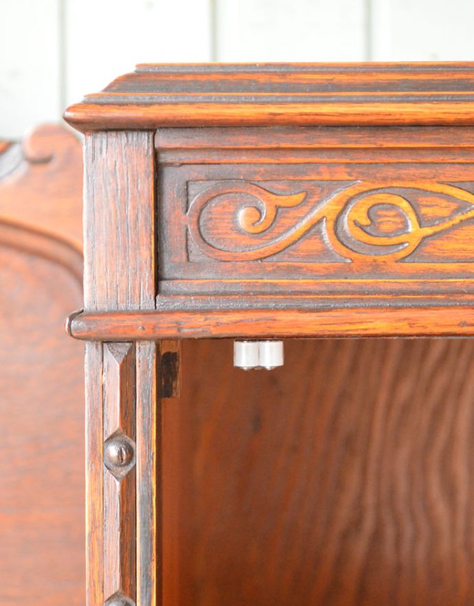 サイドバイサイド　アンティーク家具　イギリスで見つけた便利なアンティーク家具、本棚とデスクが一つになったサイドバイサイド 。風格と品があるので、リビングはもちろん、和室や書斎、客間にも最適。(j-1654-f)