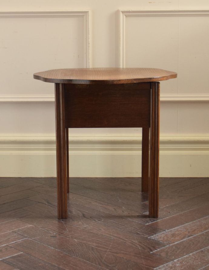 ソーイングボックス　アンティーク家具　英国のアンティーク家具、花台にもなる素敵なソーイングボックス。花台にもピッタリなサイズです。(j-1656-f)