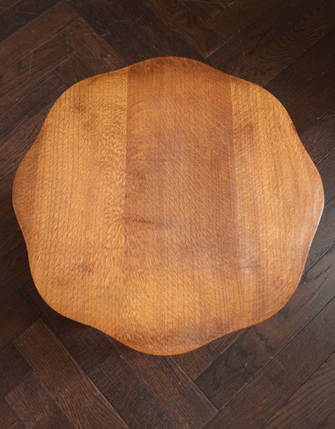 ソーイングボックス　アンティーク家具　英国のアンティーク家具、花台にもなる素敵なソーイングボックス。天板も木目がキレイです。(j-1656-f)