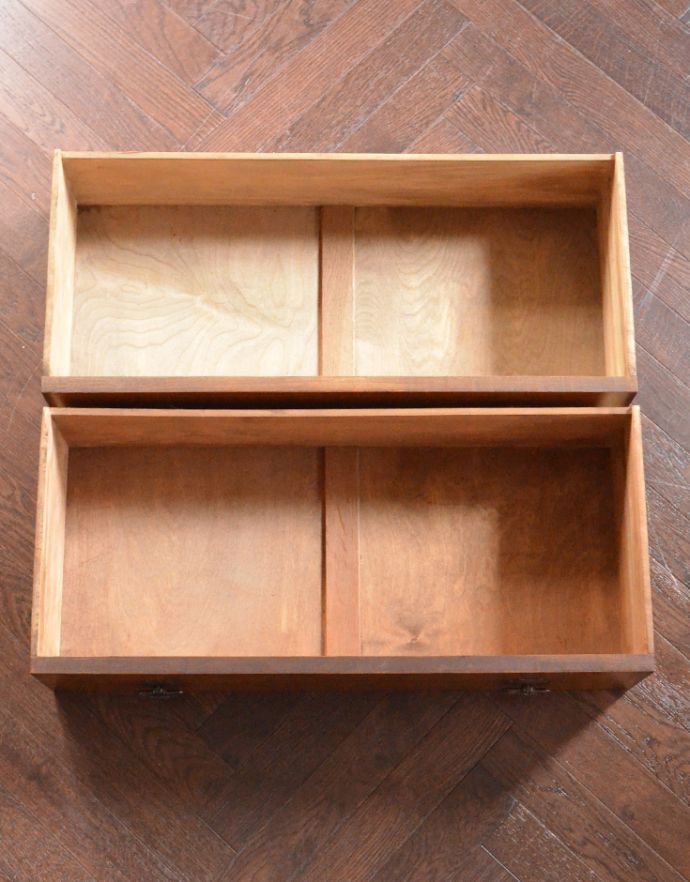 アンティークのチェスト　アンティーク家具　気軽に使える小さなアンティーク家具、オーク材を使った英国サイドチェスト。引き出しは２杯。(j-1657-f)