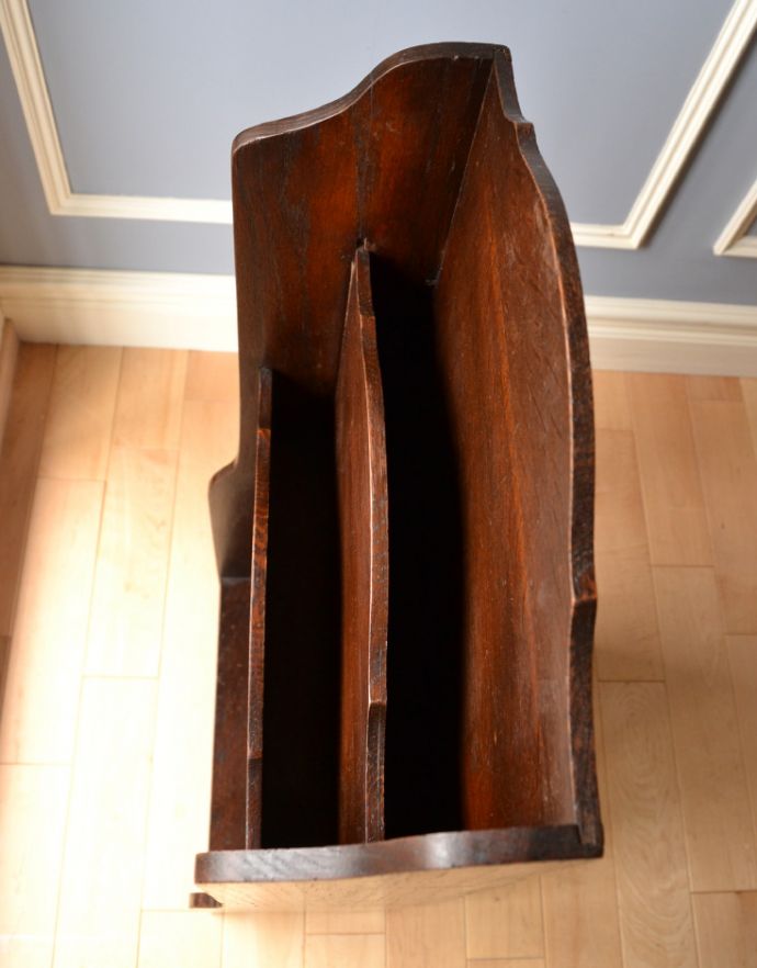 マガジンラック　アンティーク家具　英国スタイルのアンティーク家具、便利な木製のマガジンラック。中までしっかりとお手入れしています。(j-1661-f)