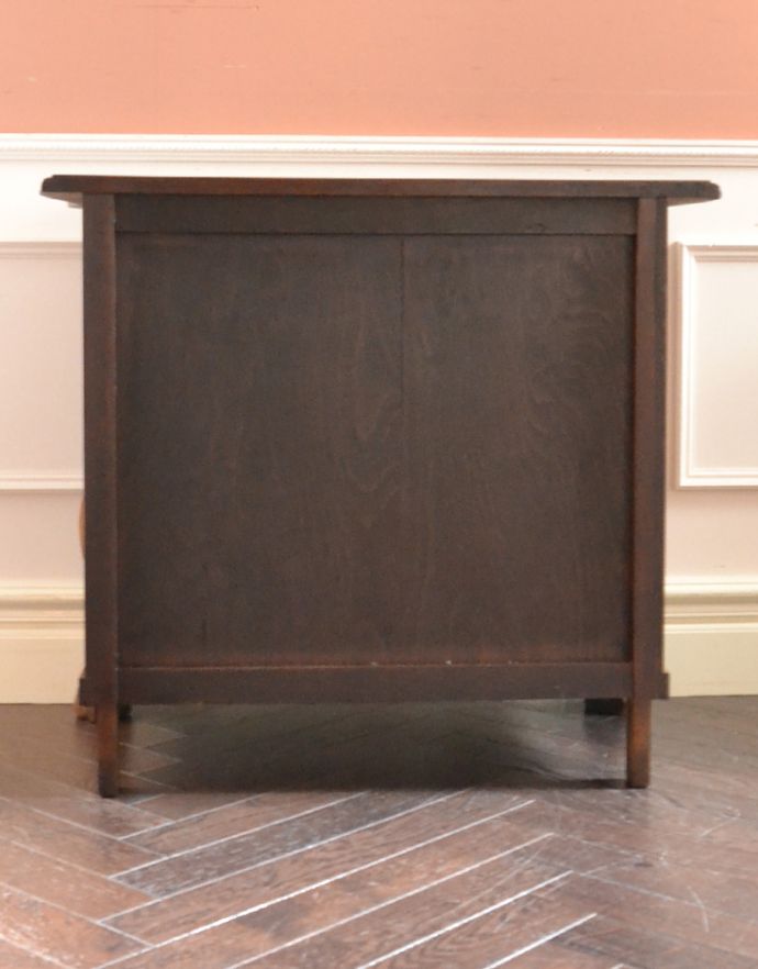 アンティークのチェスト　アンティーク家具　エレガントなアンティークフレンチスタイルの家具、小さい３段チェスト（コモード）。きちんとメンテナンスしてあるので、裏側もキレイです。(j-1662-f)