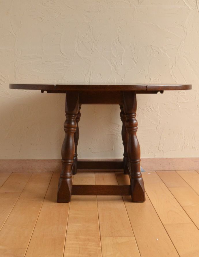 ロイドテーブル アンティーク家具 小ぶりなアンティークの英国家具、バタフライ式のコーヒーテーブル伸張式。広げた状態。(j-1664-f)
