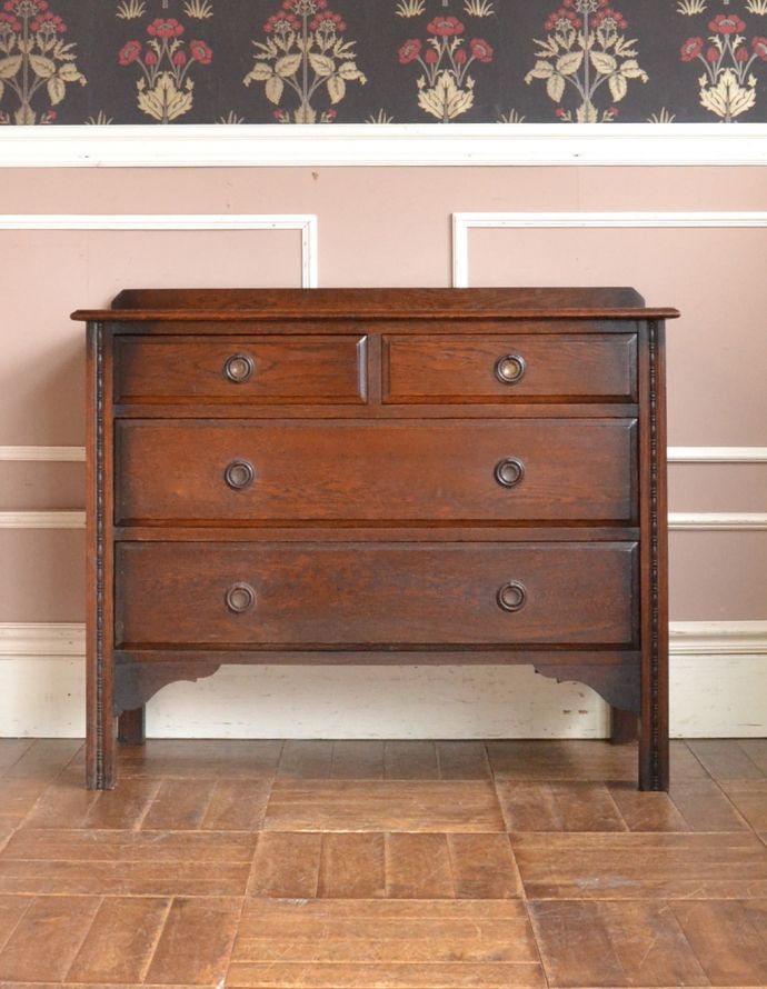 アンティークのチェスト アンティーク家具 スッキリとしたアンティークの英国家具、オーク材のチェスト。品のある色合いと木目です。(j-1666-f)