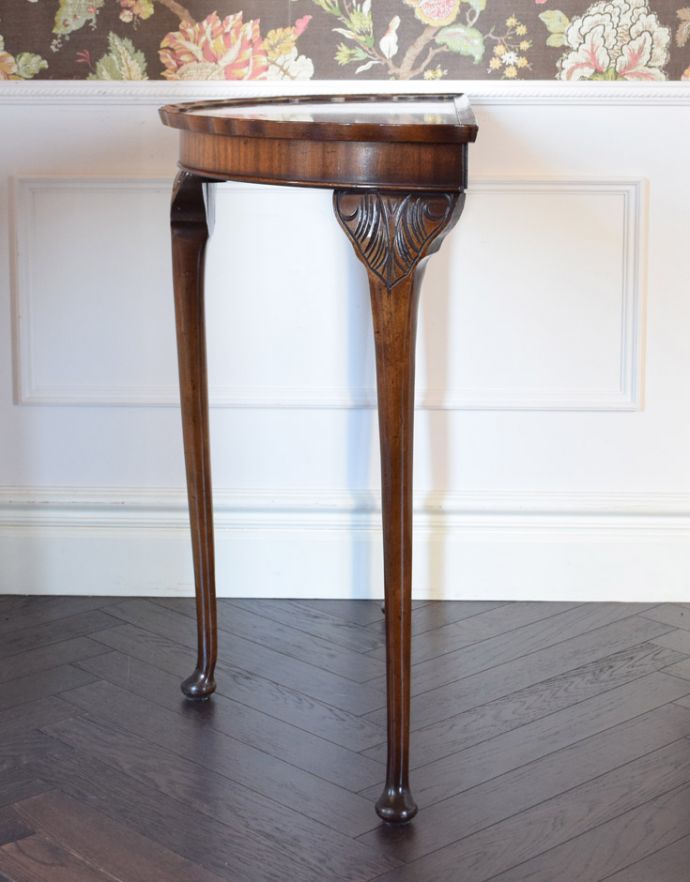 ロイドテーブル　アンティーク家具　英国のアンティーク家具、ハーフムーンの美しいコンソールテーブル。サイドはこんなにスッキリ！場所を取らないので使いやすいです。(j-1669-f)