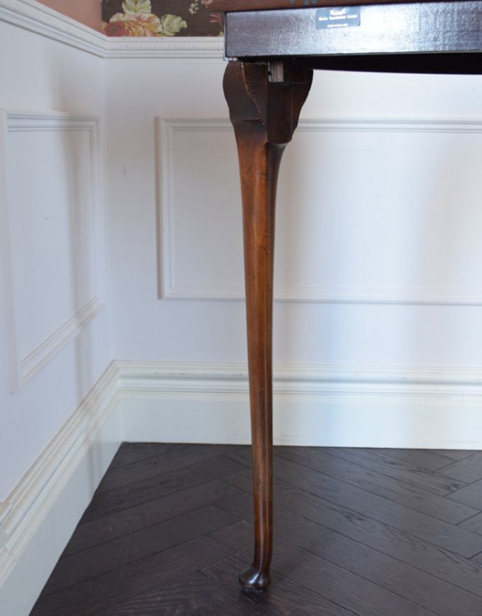 ロイドテーブル　アンティーク家具　英国のアンティーク家具、ハーフムーンの美しいコンソールテーブル。スラッと伸びた脚。(j-1669-f)