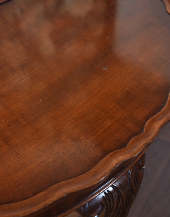 ロイドテーブル　アンティーク家具　英国のアンティーク家具、ハーフムーンの美しいコンソールテーブル。アンティークは新品ではないので、経年変化によるキズはありますが、専門の職人によって目立たないようにキレイにお直しをしています。(j-1669-f)