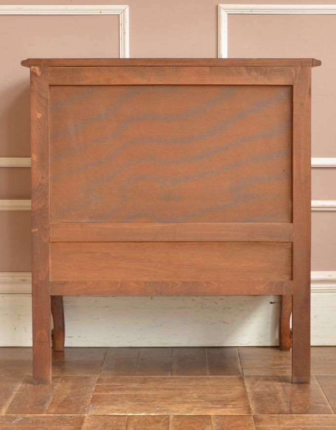 アンティークのキャビネット　アンティーク家具　リビングで便利に使えるアンティーク家具、フランスのエレガントな木製キャビネット。きちんとメンテナンスしてあるので、裏側もキレイです。(j-1670-f)