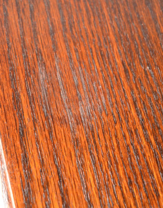 ロイドテーブル　アンティーク家具　美しいアンティークの英国家具、ツイスト脚のオケージョナルテーブル。一部にキズがございます。(j-1675-f)