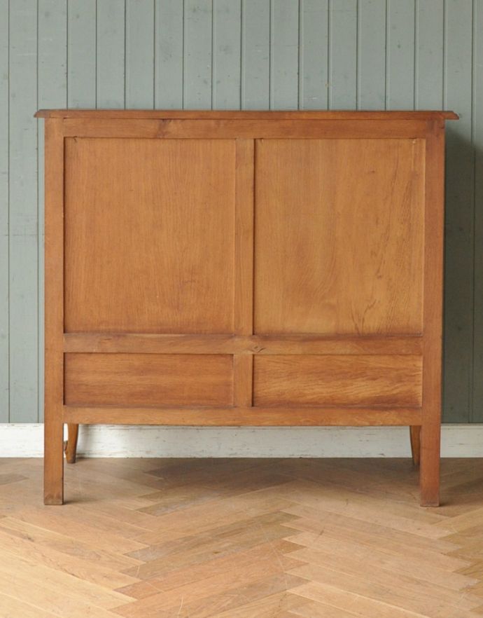 アンティークのキャビネット アンティーク家具 憧れの南仏プロヴァンススタイル、ミラーが付いたゴージャスなアンティーク家具(キャビネット)。キチンとメンテナンスしてあるので、裏側もキレイです。(j-1677-f)