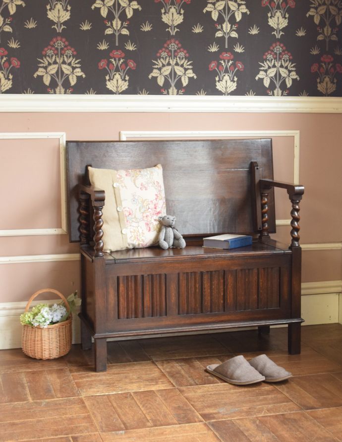 ブランケットボックス・収納ボックス　アンティーク家具　3通りに使える最もアンティークらしい家具、モンクスベンチ（ベンチテーブル）。繊細な装飾は見とれる程美しいです。(j-1678-f)