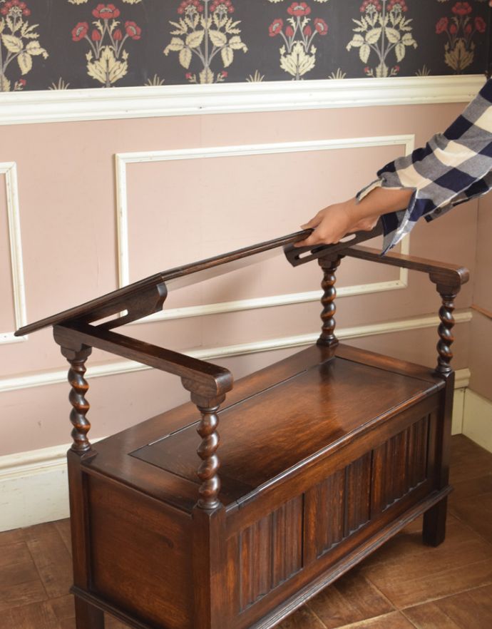 ブランケットボックス・収納ボックス　アンティーク家具　3通りに使える最もアンティークらしい家具、モンクスベンチ（ベンチテーブル）。背もたれを動かすだけであっという間にベンチになります。(j-1678-f)