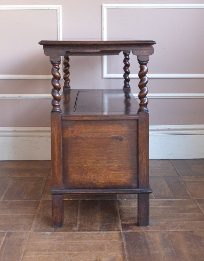 ブランケットボックス・収納ボックス　アンティーク家具　3通りに使える最もアンティークらしい家具、モンクスベンチ（ベンチテーブル）。サイドから見てもキレイです！どこから見てもかっこいいのでご安心くださいね。(j-1678-f)