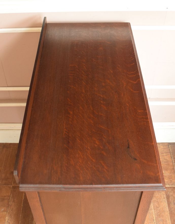 アンティークのチェスト　アンティーク家具　機能的な鏡、小物収納付きのアンティーク家具、ドレッサーを兼ねたバチェラーズチェスト。天板はピカピカ。(j-1682-f)