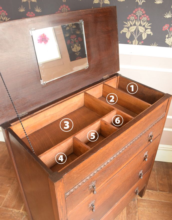 アンティークのチェスト　アンティーク家具　機能的な鏡、小物収納付きのアンティーク家具、ドレッサーを兼ねたバチェラーズチェスト。ミラーの下は小物入れになっています。(j-1682-f)