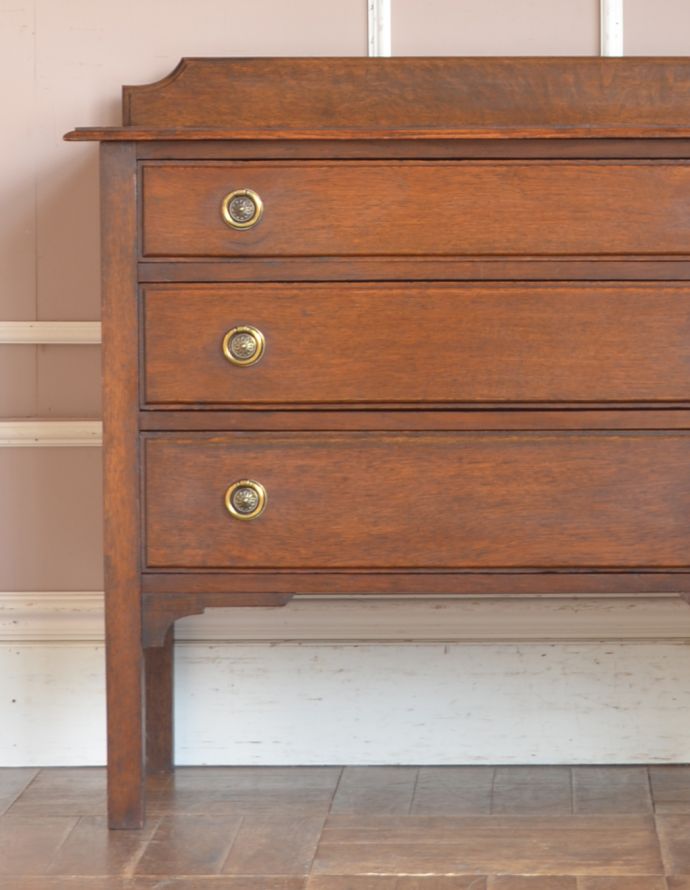 アンティークのチェスト アンティーク家具 英国のアンティーク家具、オーク材を使った3段サイドチェスト。品のある色合いと木目です。(j-1685-f)