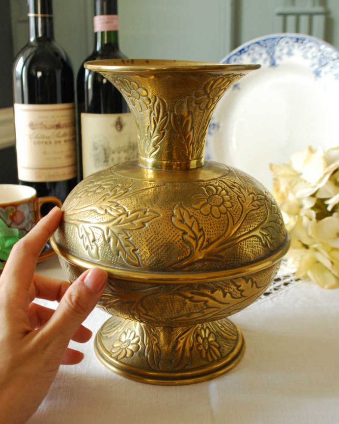 アンティーク 真鍮の雑貨 アンティーク雑貨 真鍮製のアンティークフラワーベース(オブジェ)。コレクションアイテムとしても人気のある真鍮のオブジェ。(j-169-z)