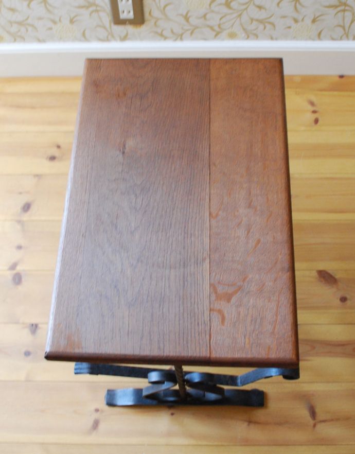 マガジンラック　アンティーク家具　アンティークの小さな家具、アイアン×木製のコラボがお洒落なマガジンラック。天板があります。(j-1698-f)