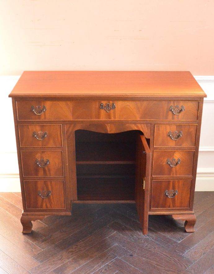 ロイドテーブル アンティーク家具 書斎で楽しむ英国アンティークのデスク、マホガニー材を使用した大人の勉強机(鍵付き)。内側にも扉収納がついています。(j-1699-f)