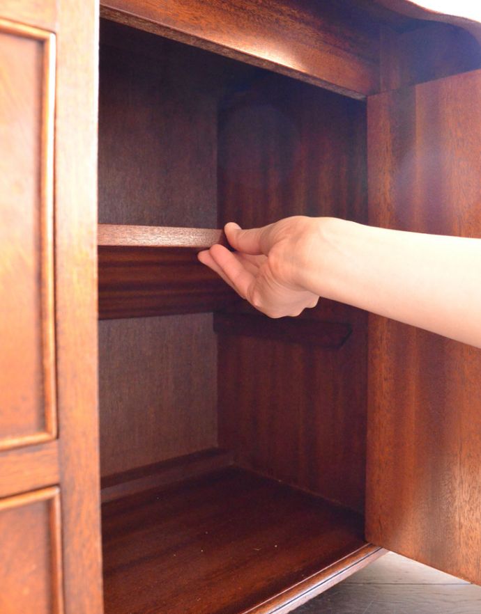 ロイドテーブル アンティーク家具 書斎で楽しむ英国アンティークのデスク、マホガニー材を使用した大人の勉強机(鍵付き)。棚板がついているのでたっぷり収納することができます。(j-1699-f)