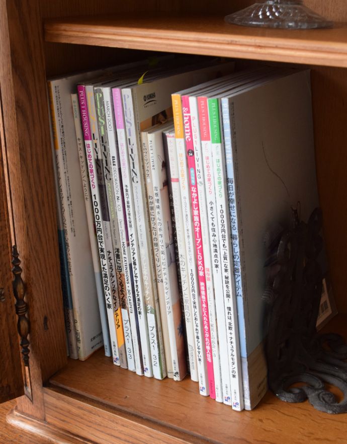 アンティークのキャビネット　アンティーク家具　フランスのゴージャスなアンティーク家具、食器棚や本棚にもなるガラスキャビネット。下の収納には、広い収納。(j-1700-f)