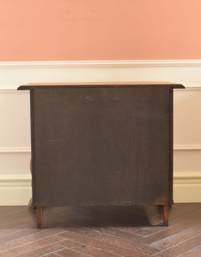 アンティークのチェスト　アンティーク家具　南フランススタイルのアンティーク家具、小ぶりな３段チェスト（コモード）。きちんとメンテナンスしてあるので、裏側もキレイです。(j-1706-f)