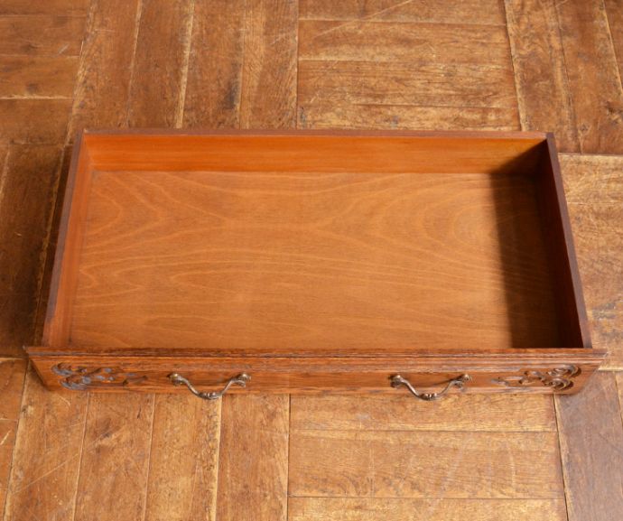 アンティークのキャビネット アンティーク家具 プロヴァンス香るアンティーク家具、引き出し×扉の美しいフレンチキャビネット。引き出しは1杯。(j-1710-f)