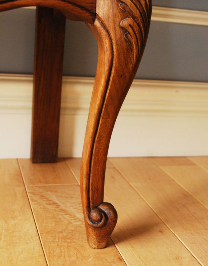 アンティークのチェスト アンティーク家具 南仏スタイルのキレイなアンティーク家具、小さな3段スモールチェスト。人気の猫脚です。(j-1711-f)