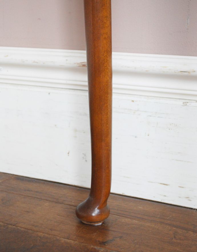 ロイドテーブル　アンティーク家具　英国のアンティーク家具、脚の装飾が美しいコンソールテーブル。スラッと伸びた脚。(j-1714-f)