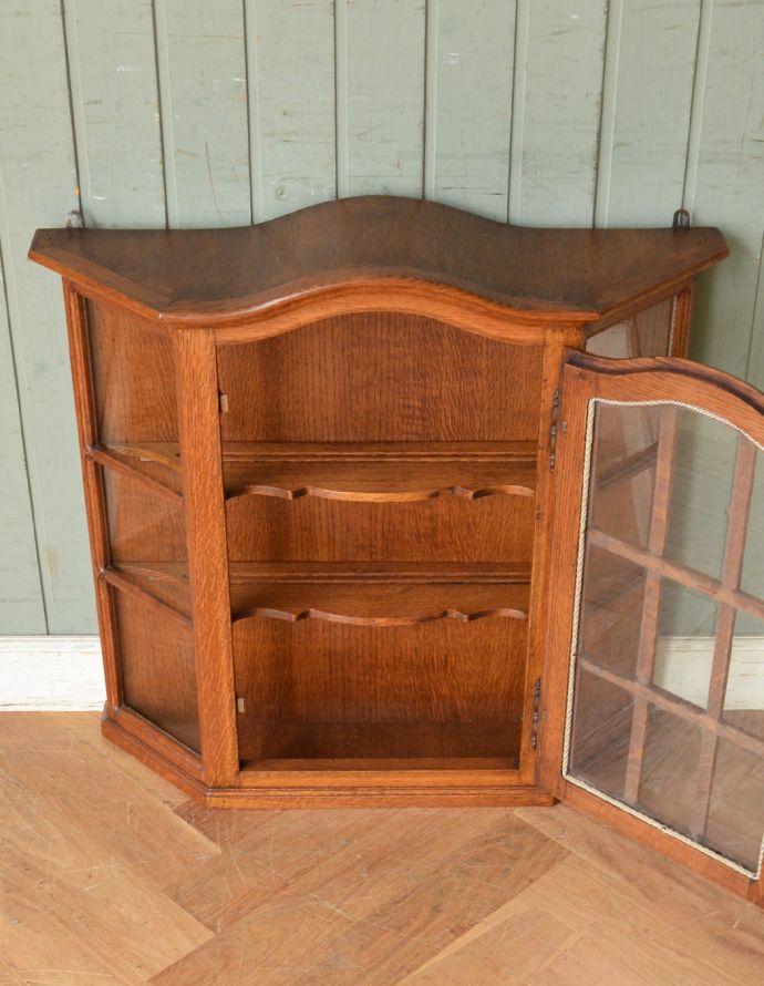 ウォールキャビネット　アンティーク家具　床置きもできる小さなアンティーク家具、フランスから到着したウォールキャビネット。内側はボディと同じ色味の木肌になっています。(j-1720-f)