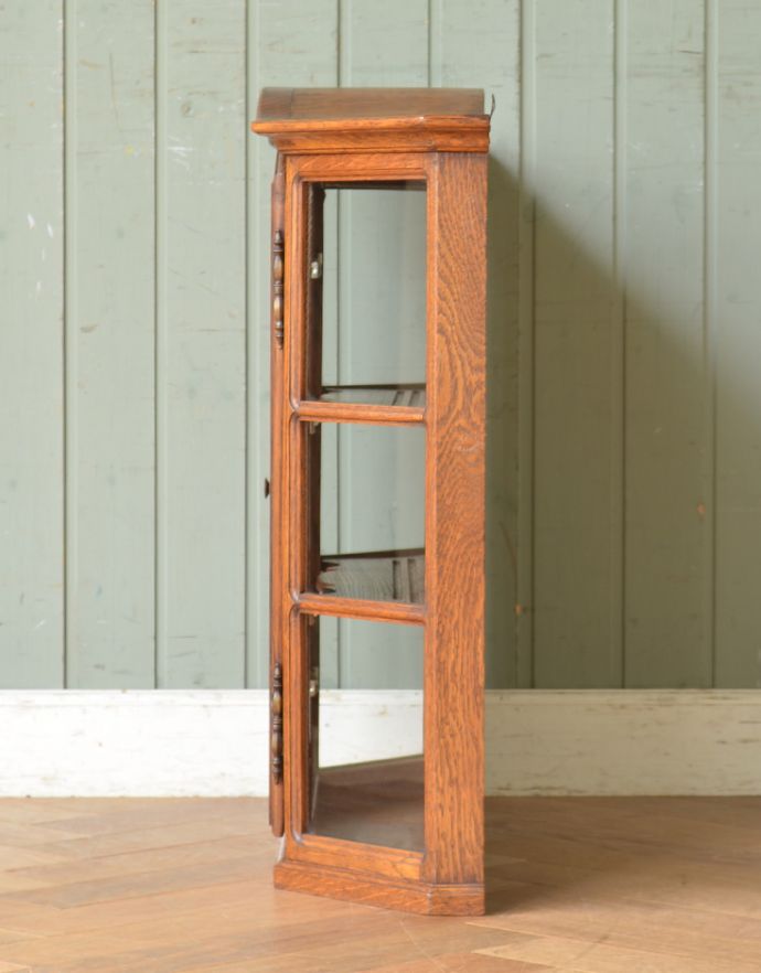 ウォールキャビネット　アンティーク家具　床置きもできる小さなアンティーク家具、フランスから到着したウォールキャビネット。サイドもガラスなので、どこから見ても中のものが素敵に見えますよ。(j-1720-f)