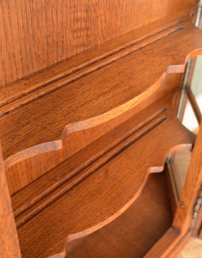 ウォールキャビネット　アンティーク家具　床置きもできる小さなアンティーク家具、フランスから到着したウォールキャビネット。棚板に溝が入っています。(j-1720-f)