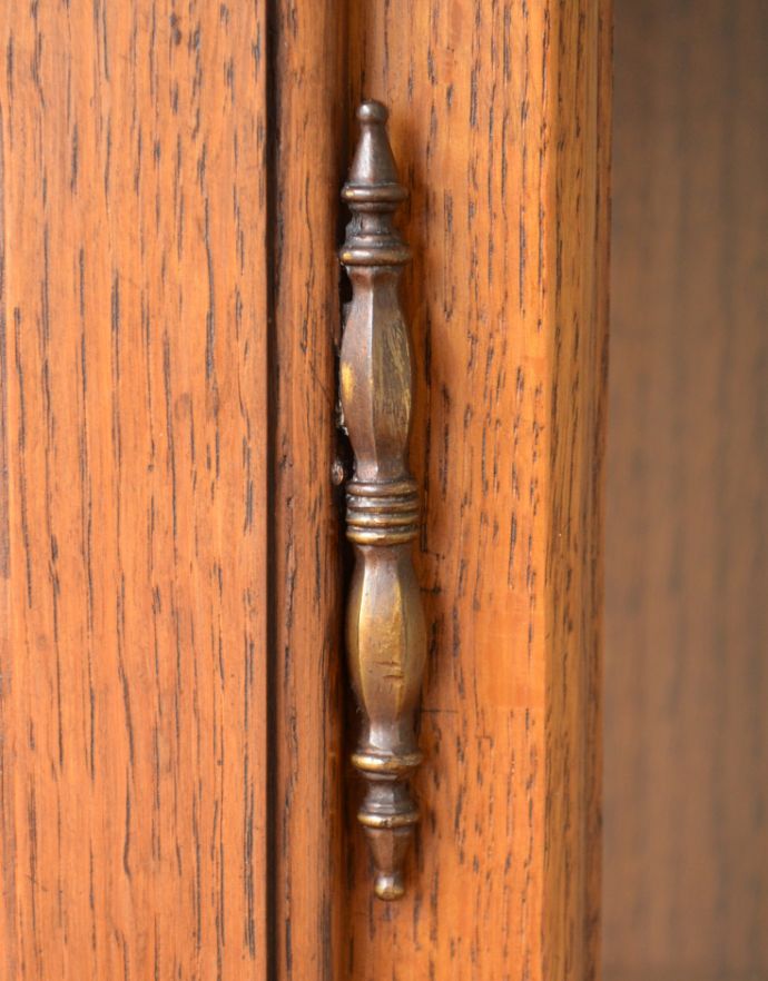 ウォールキャビネット　アンティーク家具　床置きもできる小さなアンティーク家具、フランスから到着したウォールキャビネット。兆番も当時のものをそのまま使っています。(j-1720-f)