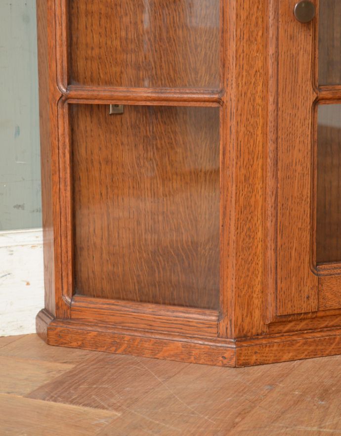 ウォールキャビネット　アンティーク家具　床置きもできる小さなアンティーク家具、フランスから到着したウォールキャビネット。床置きもできるようになっています。(j-1720-f)